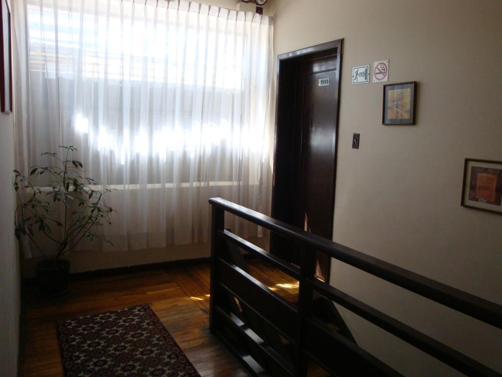 Hostal Santa Maria Gracia Quito Esterno foto