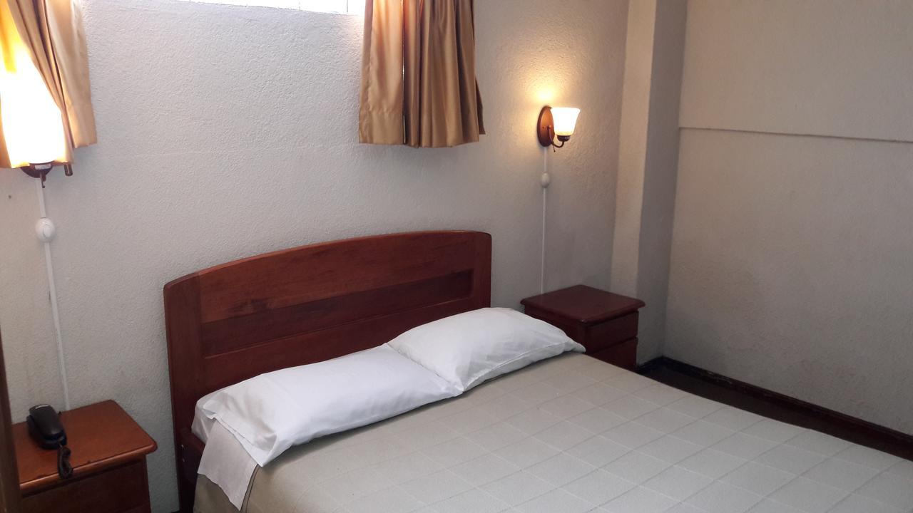 Hostal Santa Maria Gracia Quito Esterno foto