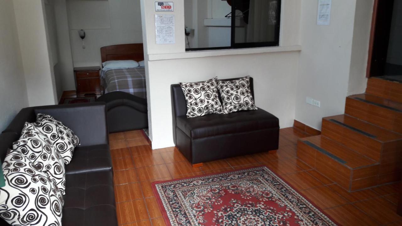 Hostal Santa Maria Gracia Quito Esterno foto